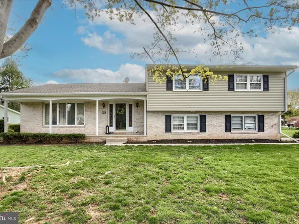 50 Hillside Dr, Carlisle, PA 17013