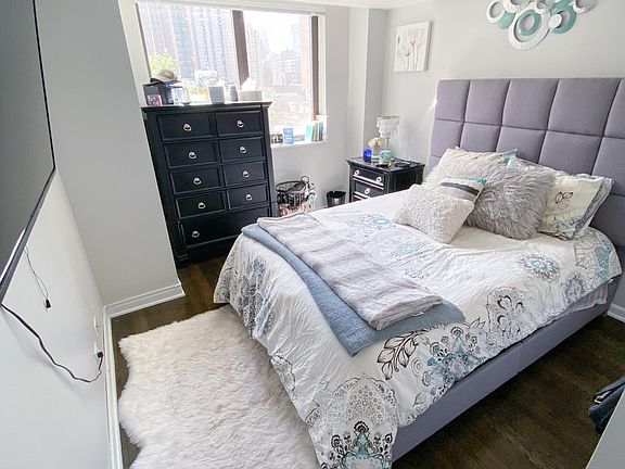 3rd image of 33 E Delaware Pl #7A