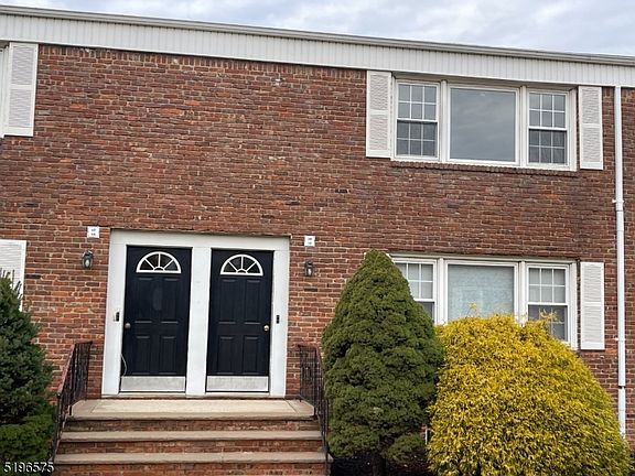 2nd image of 6 Columbia Dr APT 3B