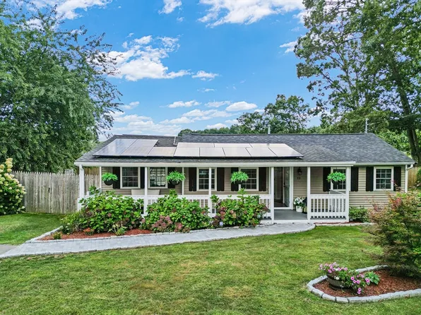 12 E Public St, Assonet, MA 02702