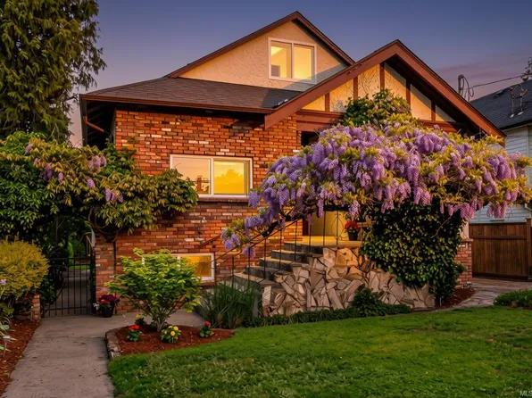 1730 Haultain St, Victoria, BC V8R 2L2