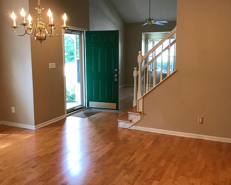 1st image of 117 Rollins Way
