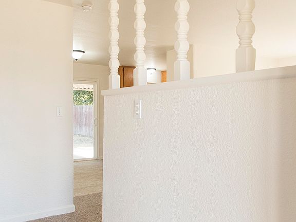 4th image of 2818 N Quail Dr