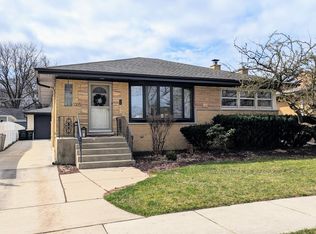 1315 W Oakton St, Arlington Heights, IL 60004