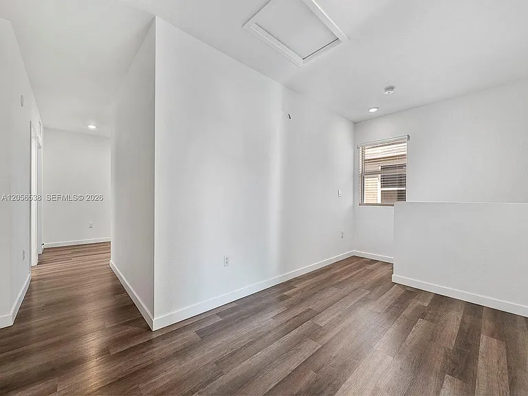 501 NE 6th Ct — Photo 35