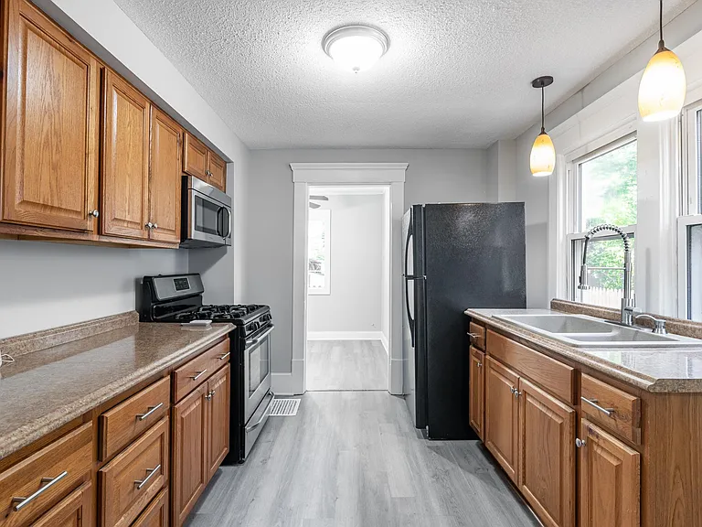 312 Upland Ave — Photo 8