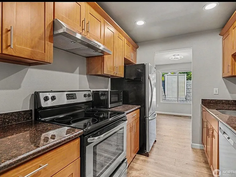 9905 NE 124th St — Photo 8