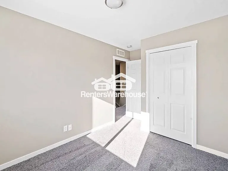 104 E Sycamore St — Photo 13