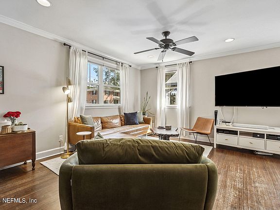 5th image of 1748 GREENWOOD Avenue