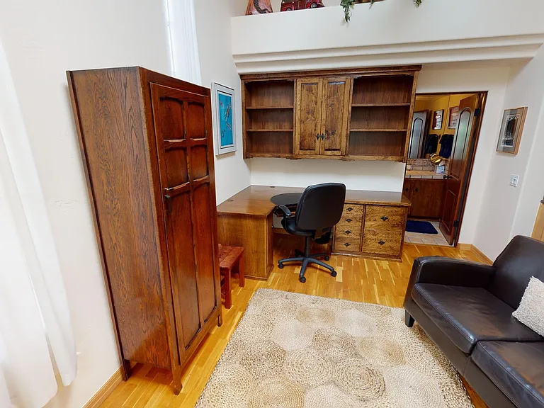 915 Alameda Blvd — Photo 2