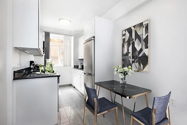 Rented by Central Park South Associates | media 10