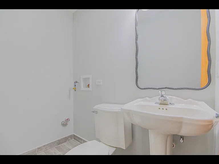 912 N Wood St #1 — Photo 10