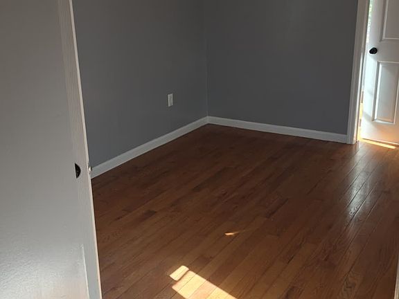5th image of 921 S 17th St Floor 2