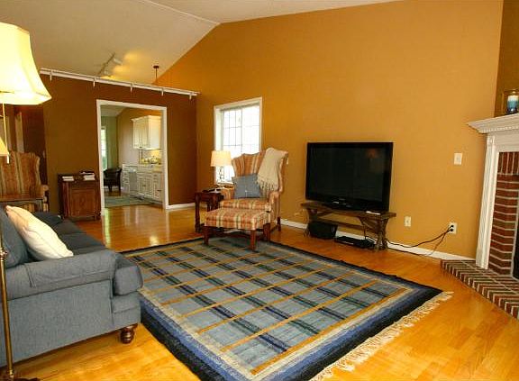 3rd image of 8490 Powers Pl