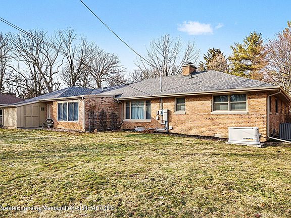 3rd image of 2875 Roseland Ave