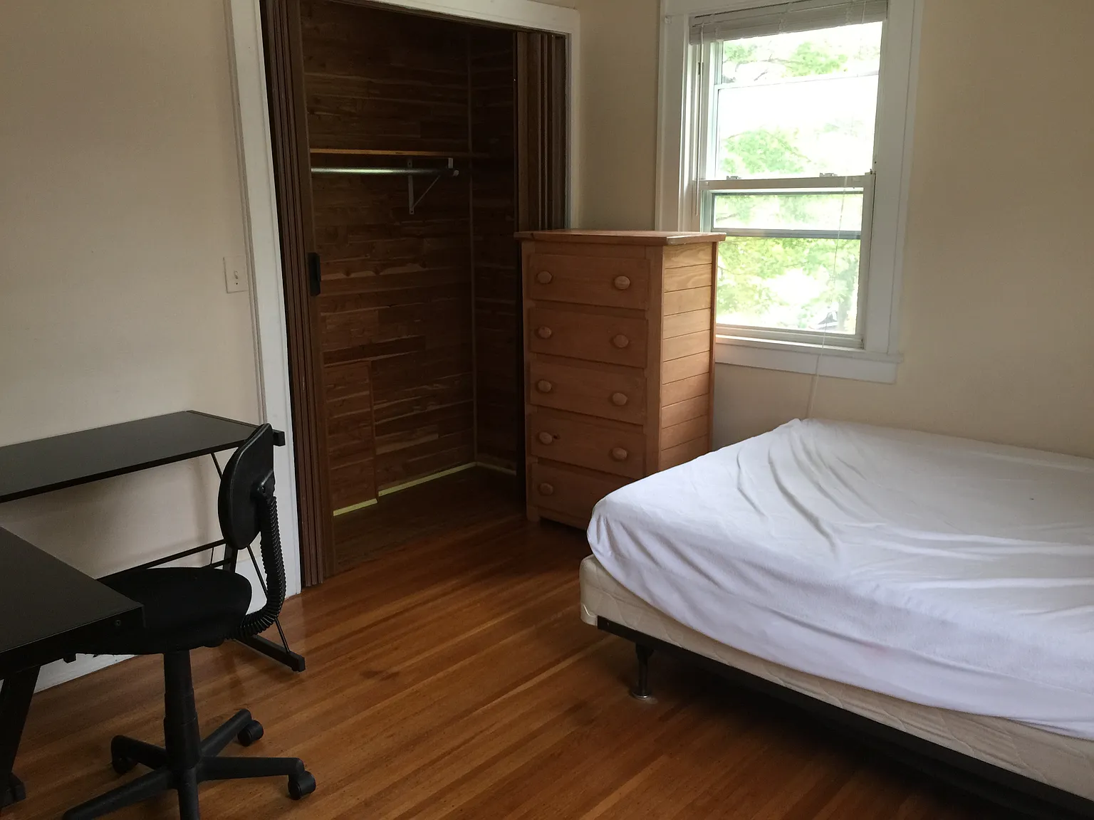 4 bed, 1.5 bath, 1800 sqft, $650 — Photo 3