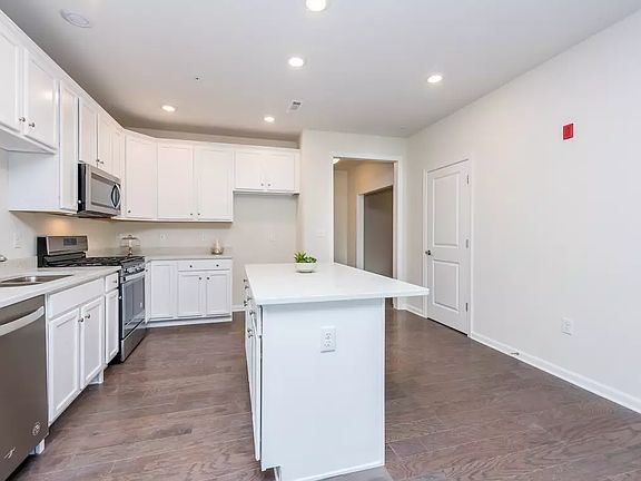 5th image of 130 University Ave #1303