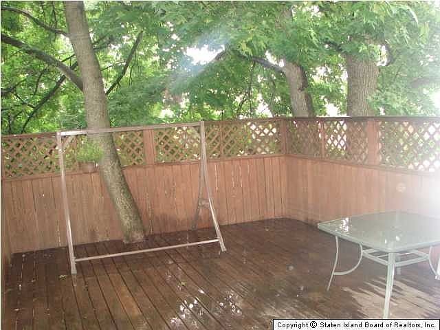 1st image of 16 Northport Ln