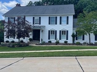 17623 Lisa Valley Ct, Chesterfield, MO 63005