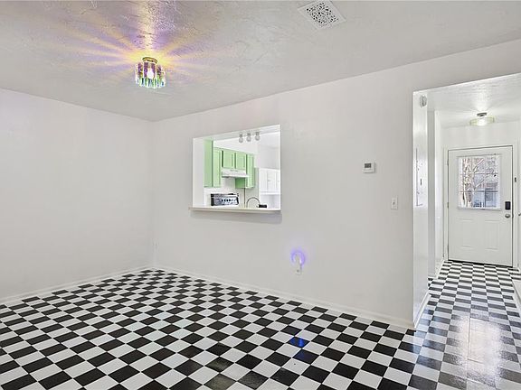 5th image of 565 Green Spring Cir