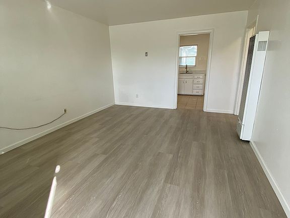 4th image of 1140 Broadway St