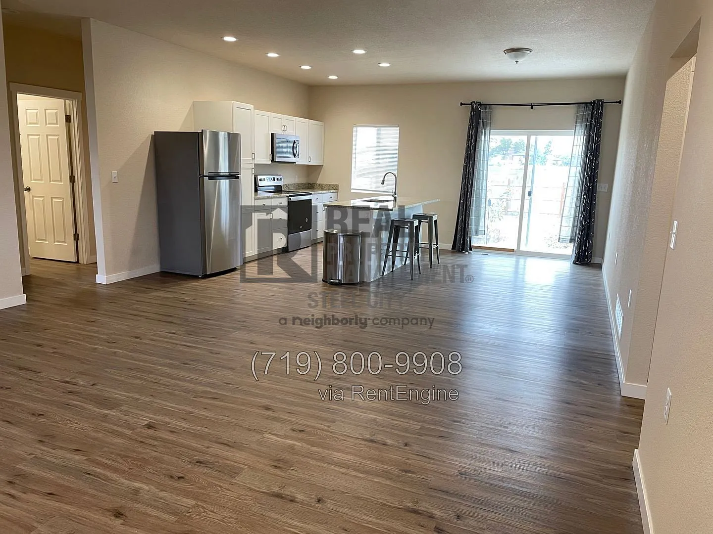 3 bed, 2.0 bath, 1518 sqft, $2,400 — Photo 3