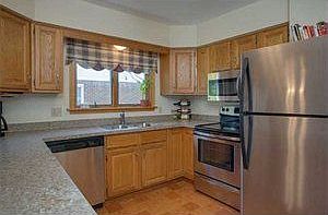 5th image of 98 Columbia Dr