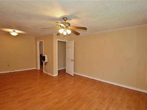 3rd image of 6000 Mandeville St