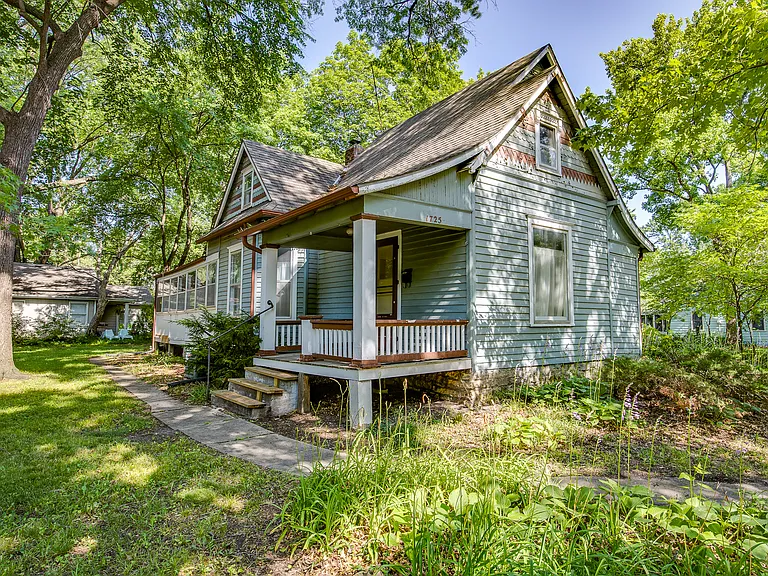 1725 Barker Ave — Photo 3