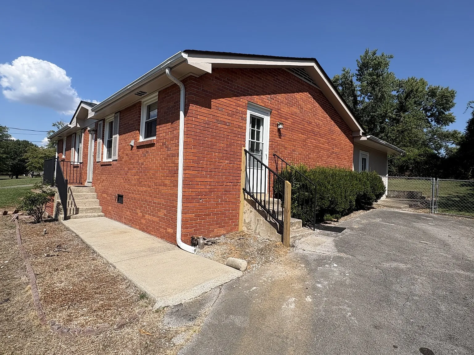 3 bed, 1550 sqft, $2,000 — Photo 2