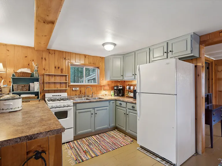 122 Anglers Rd — Photo 8