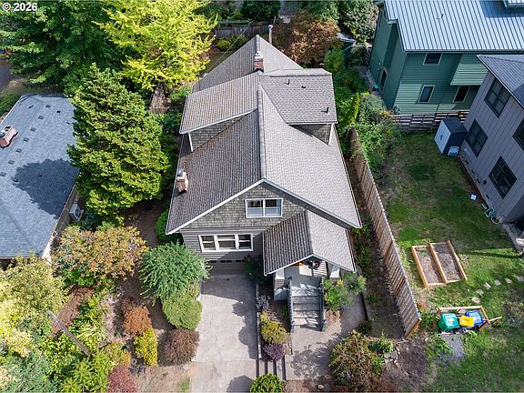3rd image of 922 SE 66th Pl