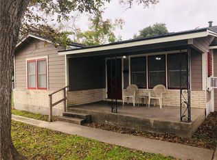 114 S Chiltipin St, Sinton, TX 78387