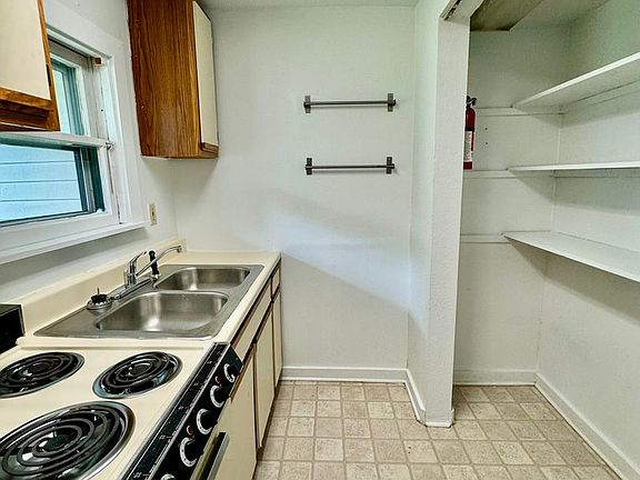 5th image of 207 N Hamilton St APT 4