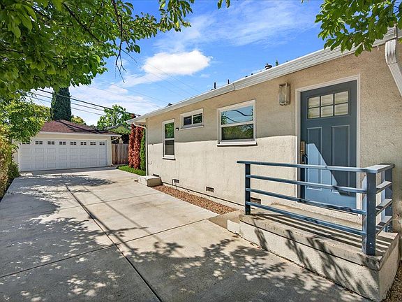 5th image of 2080 Heatherdale Ave