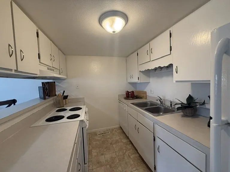 1522 Trent Ct #15 — Photo 7