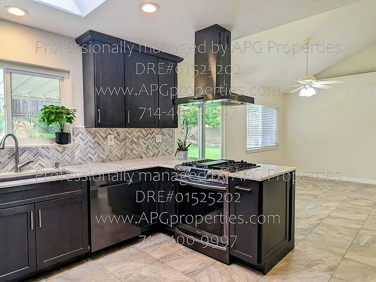 15068 Mountain Spring St — Photo 3