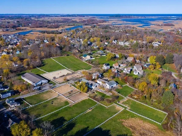 9 Milk St, Essex, MA 01929