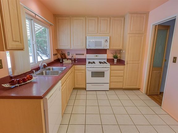 4th image of 19903 Ave Of The Oaks
