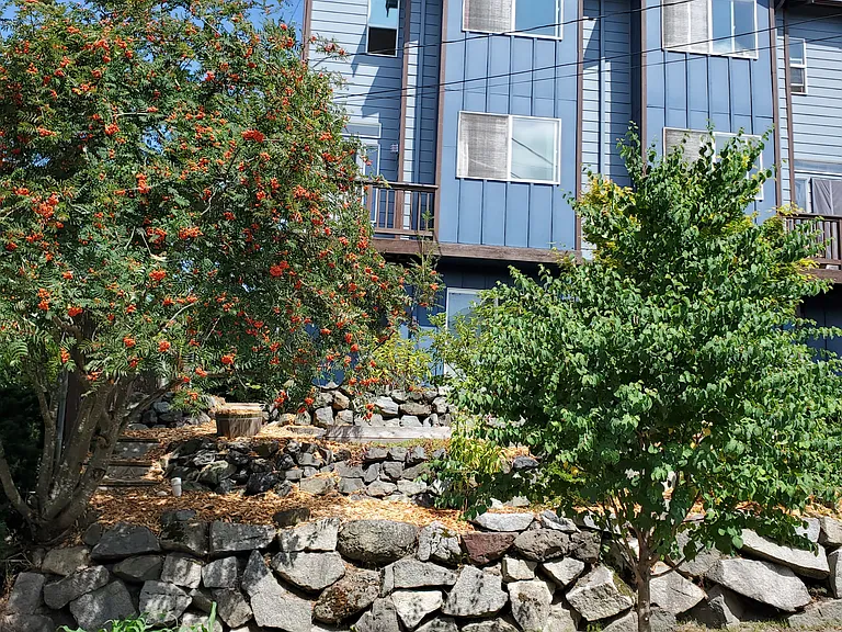 Townhouse on the left (1406A)