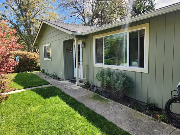410 2nd St, Rogue River, OR 97537