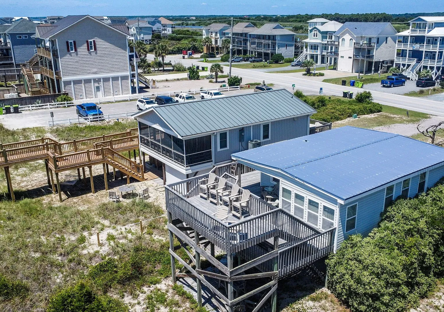 2 Bedroom, Pet Friendly, Ocean View Cottage with Elevated Deck- Off Season Rental — Photo 2