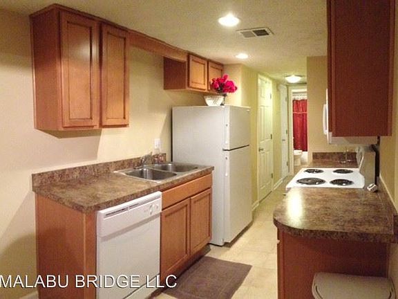 2nd image of 828 Malabu Dr APT 102