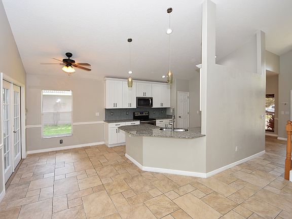 4th image of 10 Lake Placid Pl