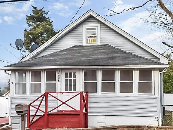 4th image of 305 Poe Ave