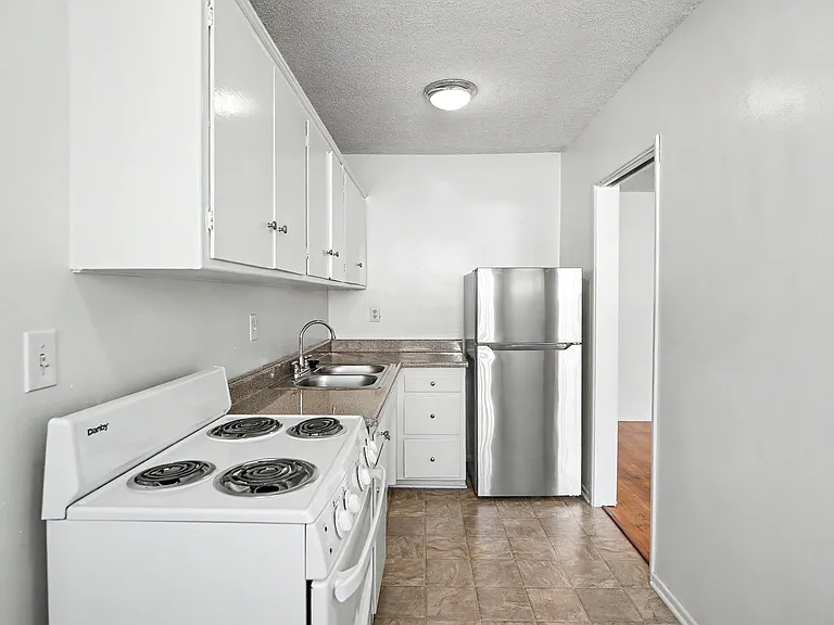 Hollywood Apartments — Photo 56
