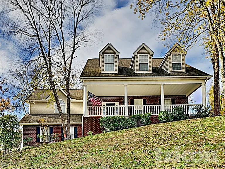 1705 Walden Ct — Photo 3