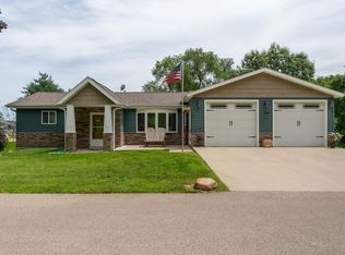 21654 Kings Rd, Dubuque, IA 52001