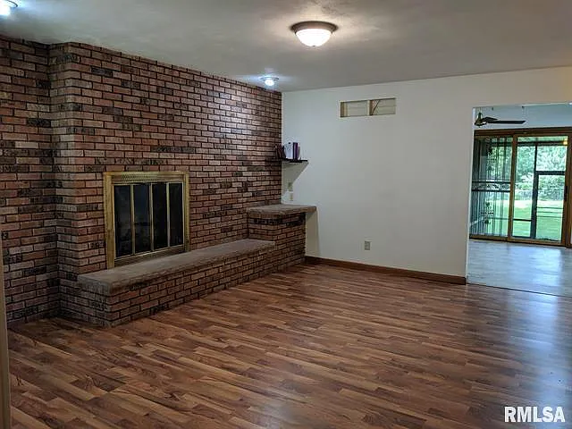 2419 Delaware Dr — Photo 2