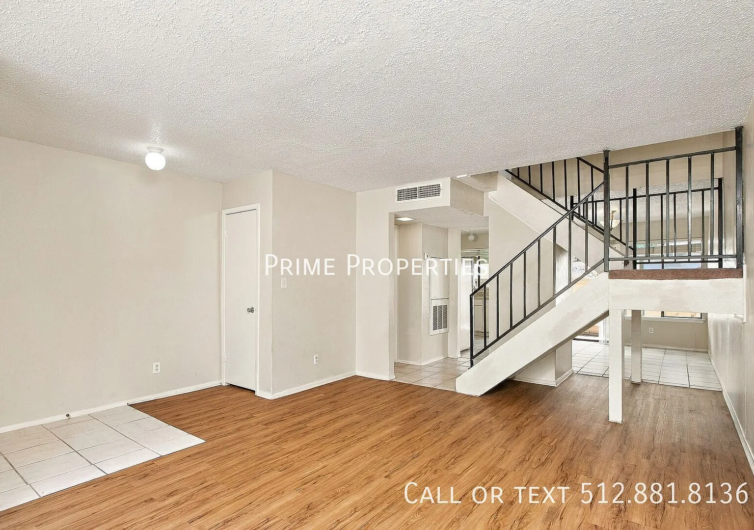 Charming updated townhome — Photo 4